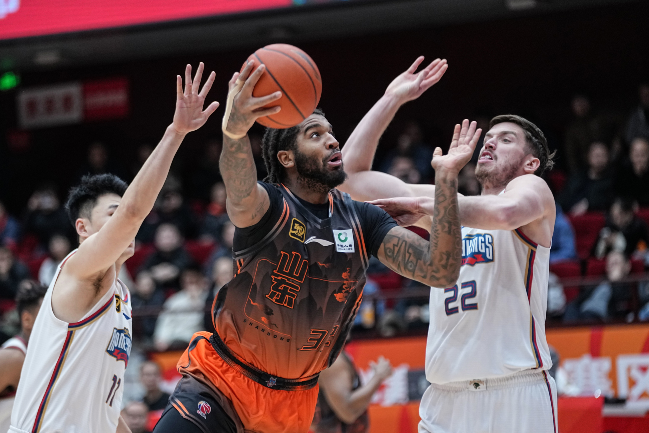 关键时刻山东男篮外线爆发:亚冠节点到来,质疑声仍在,训练强度明显提升(广东男篮外援最新消息) 关键时刻山东男篮外线爆发:亚冠节点到来,质疑声仍在,训练强度明显提升(广东男篮外援最新消息)