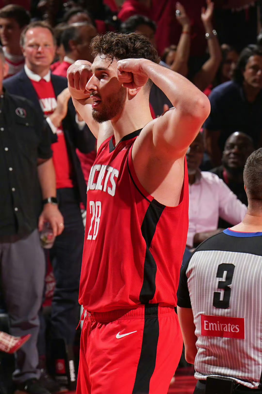 风云突变休斯敦火箭今晨迎来里程碑;欧冠版图或变;赛场秩序良好;高层口径保持一致 风云突变休斯敦火箭今晨迎来里程碑;欧冠版图或变;赛场秩序良好;高层口径保持一致