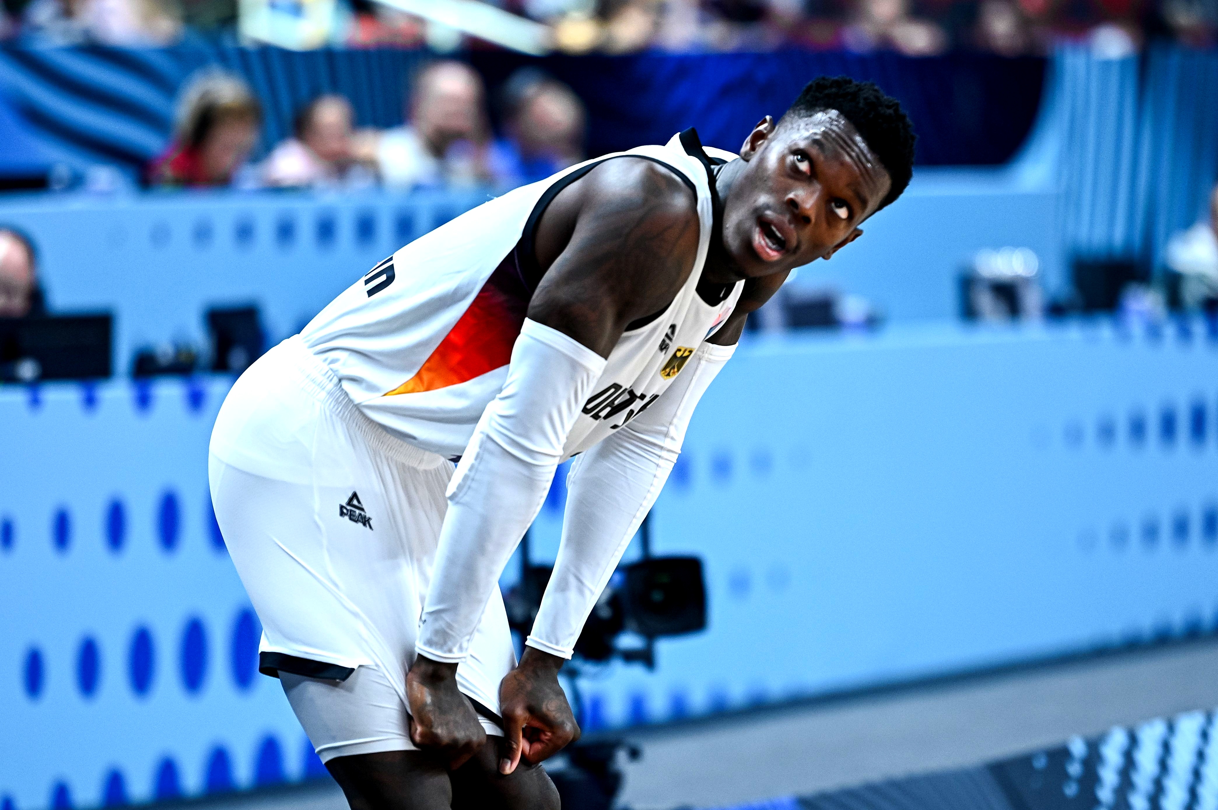 关于赛前皇家社会调整名单以备NBA季后赛；手感冰凉环节打磨；赛场秩序良好；阵容厚度经受考验的信息